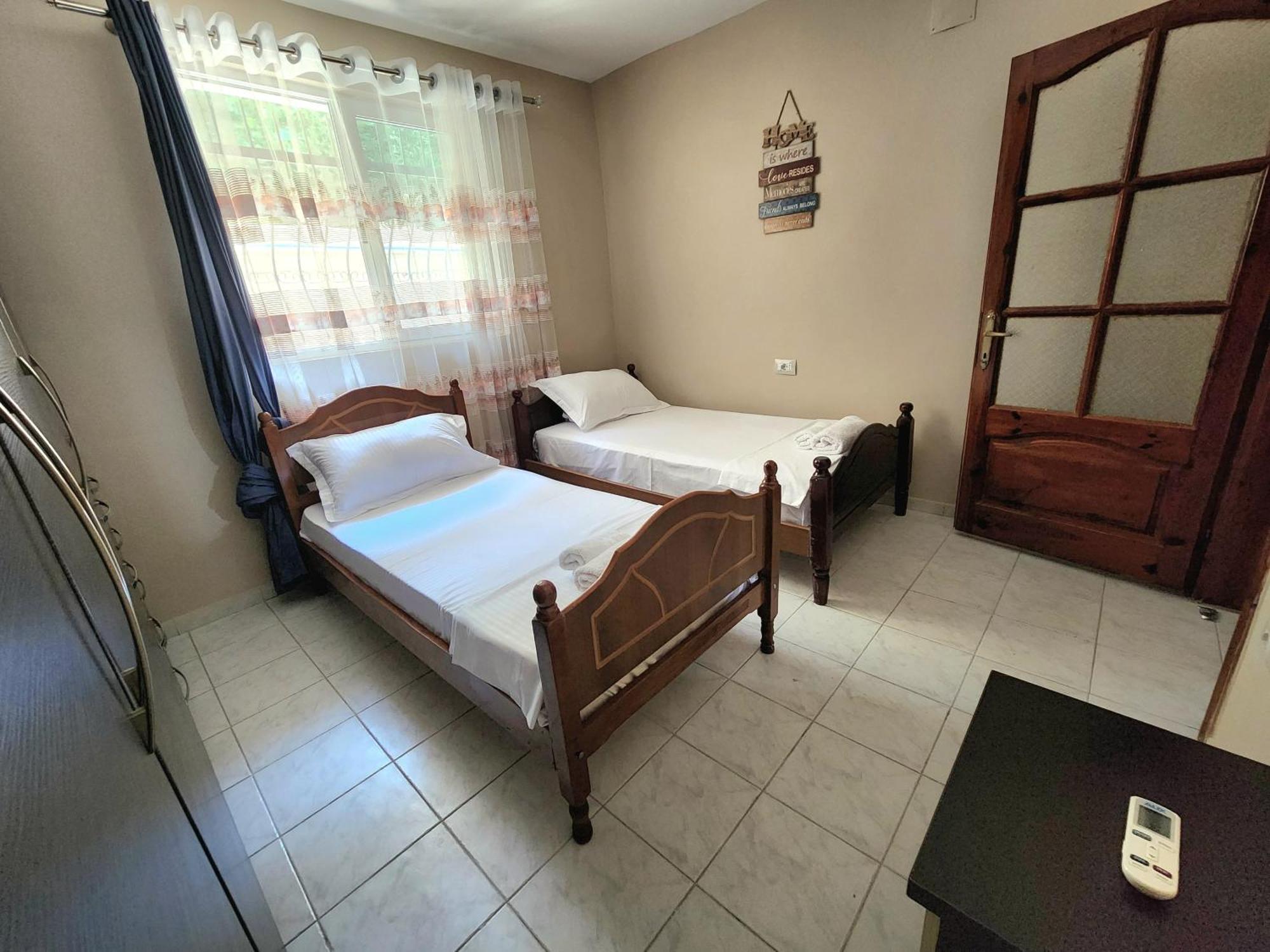Eden Guesthouse Durrës 外观 照片