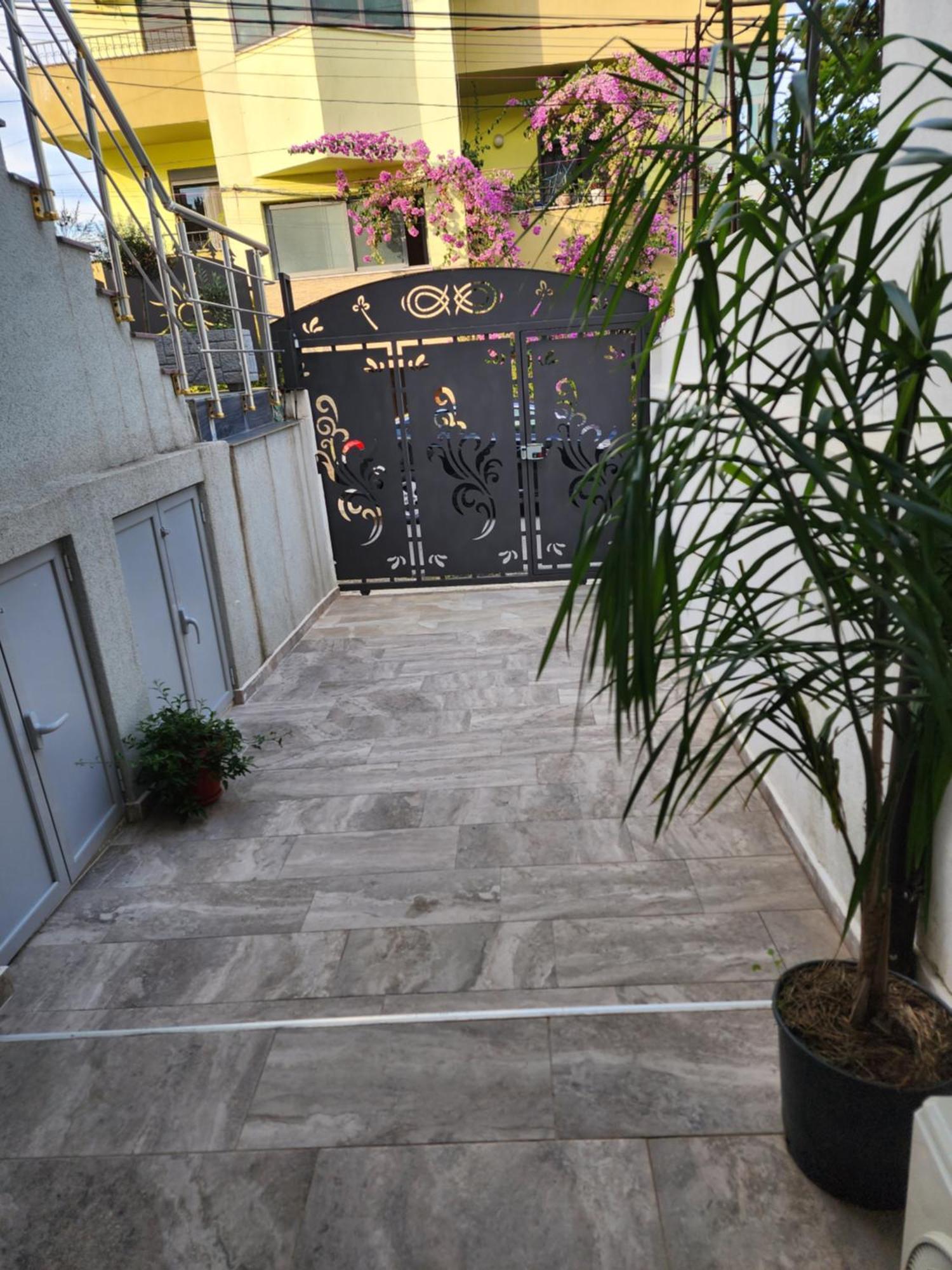 Eden Guesthouse Durrës 外观 照片